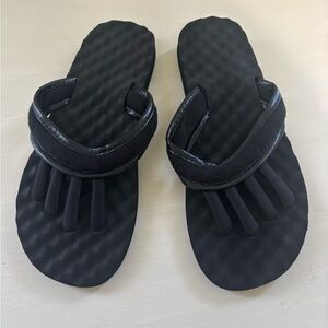 Pedi Couture Flip Flops Black Women’s 8 Worn Once